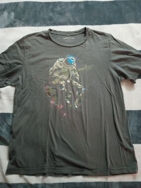 Men's Lonely Man Short Sleeve Graphic Astronaut Tee - Olive Green